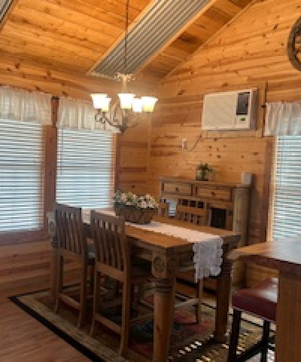 Cottage 4 dine window
