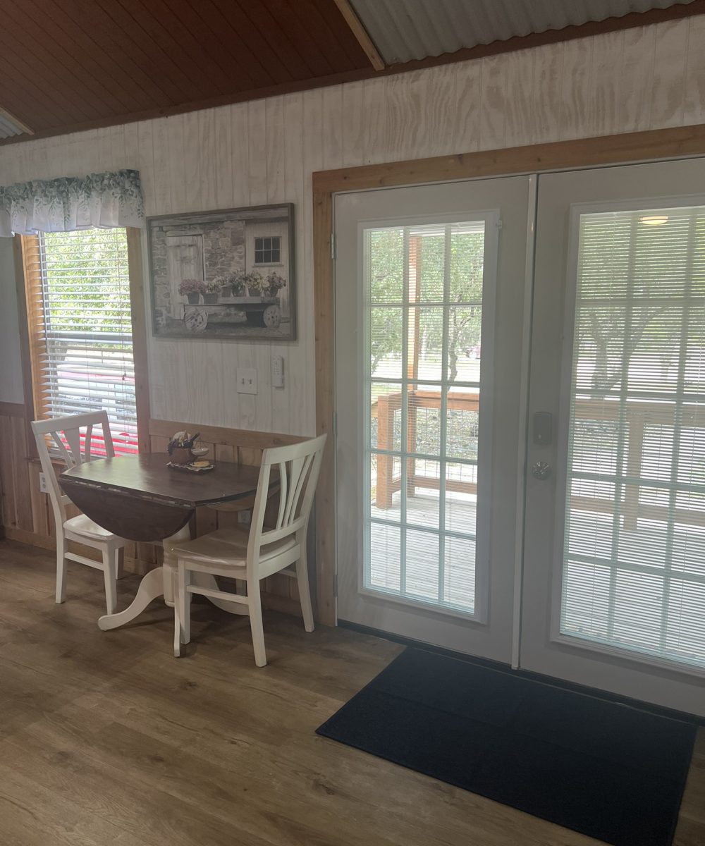 JF cottage 2 dining